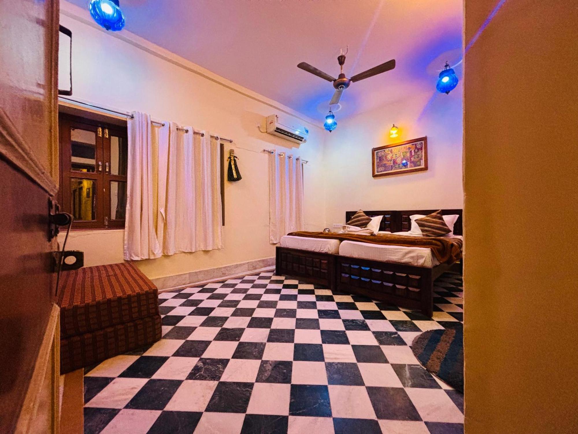 Hotel Renuka Jaisalmer Dış mekan fotoğraf