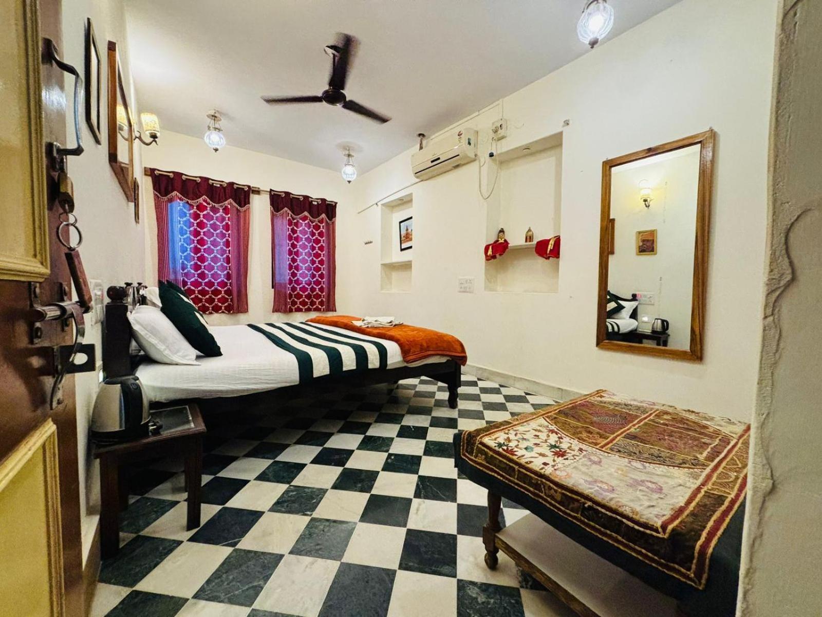 Hotel Renuka Jaisalmer Dış mekan fotoğraf